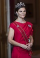 La familia real de Suecia desempolva sus tiaras en su primera cena de ...