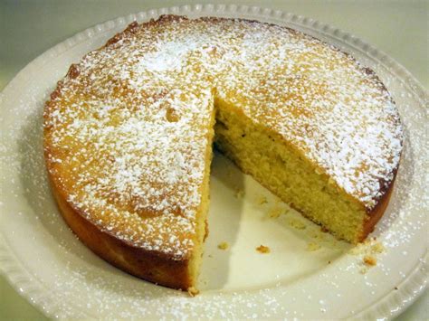 In large bowl combine cake mix, vanilla pudding mix, eggnog, and oil: the entertaining kitchen: Eggnog Pound Cake