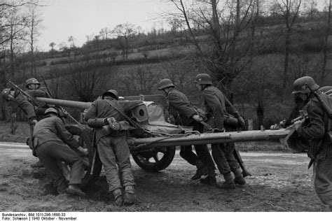 Photo German Troops With A 75 Cm Pak 40 Anti Tank Gun Northern