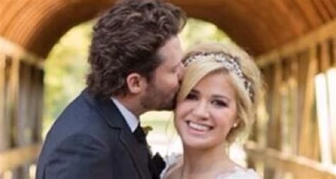 Kelly Clarkson And Fiance Brandon Blackstock Get Married In Tennessee