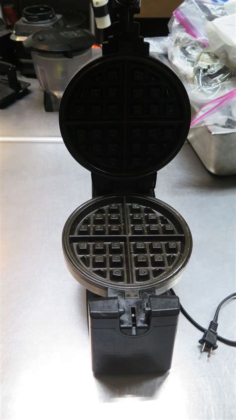 Bella Stainless Steel Rotating Belgium Waffle Maker Oahu Auctions