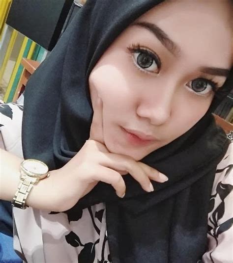 Cerita Dewasa Sedarah Ngentotin Istri Sepupuku Yang Cantik Dan