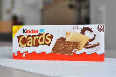 Kinder cards is a new unique biscuit with a surprisingly creamy milk and cocoa filling enclosed within cocoa and milk wafers. Kinder Cards - Sockerbiten