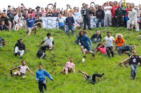 Pictured Bizarre Annual Cheese Rolling Contest Sees Hundreds Hurtle
