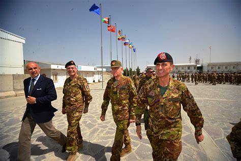 Afghanistan Il Generale Graziano In Visita Al Contingente Italiano