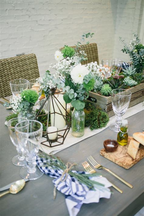 Elegant white outdoor dinner party. Host an Outdoor Dinner Party - Fashionable Hostess