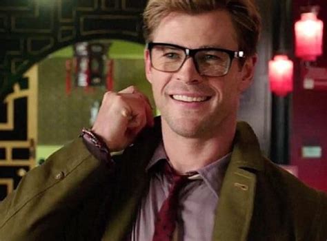 Chris Hemsworth Bringing His Glasses Game To Ghostbusters R