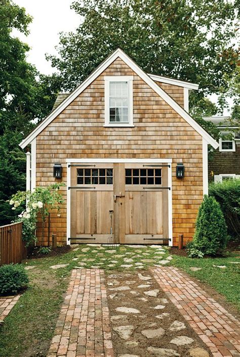 Rustic and refined detached garage. The Benefits of Owning a Detached Garage | L'Essenziale