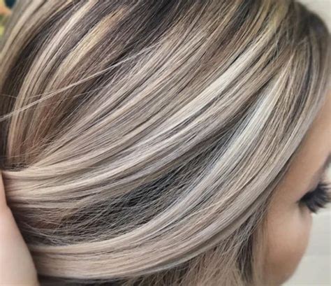 Jolies Façons Pour Bien Vivre Avec Les Cheveux Gris Coiffure Simple