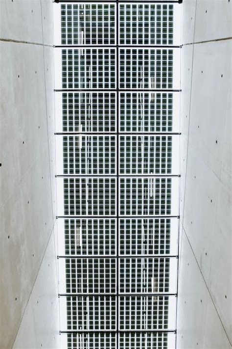 White Concrete Building · Free Stock Photo