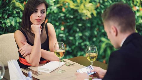 Woman Reveals Worst Tinder Date Ever As Match’s ‘dead Ex’ Turns Up To The Same Restaurant The
