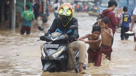 Banjir Jakarta Jokowi Dan Anies Jalankan Program Masing Masing