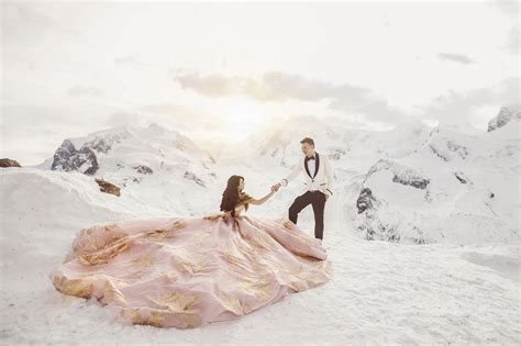 22 Breathtaking Winter Wedding Photos In The Snow You Have To See