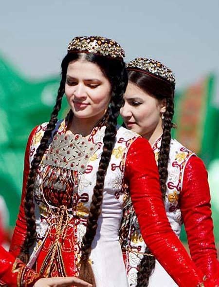 The Turkmen Girls with Traditional Coverage Egyn Eşikli Şaý Seply