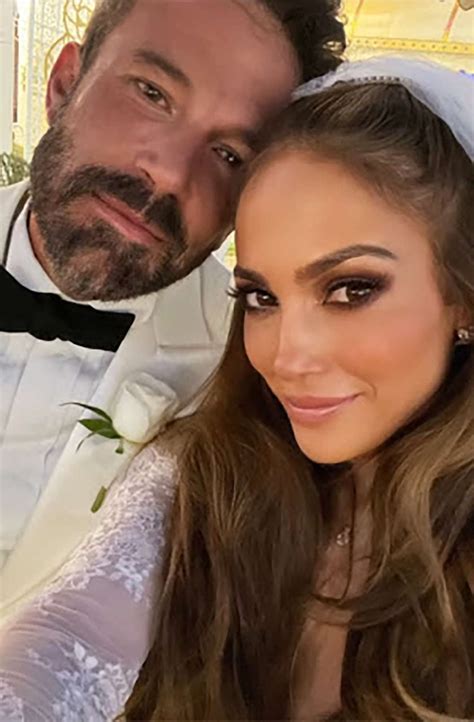 Inside Jennifer Lopez And Ben Afflecks Surprise Vegas Wedding