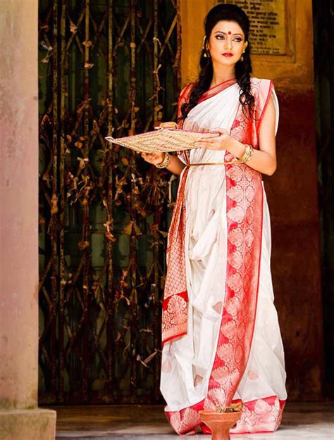 How To Drape Bengali Saree Acing The Bengali Saree Look Bewakoof Blog