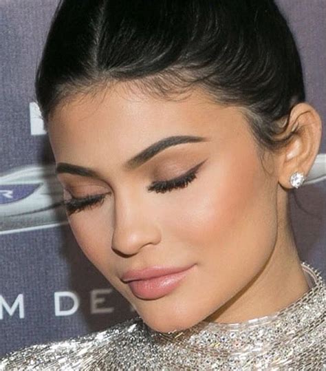 While kylie has a team of makeup artists at her disposal, you can mimic her look with a few key products and techniques. Pin by rameesha on makeup | Kylie makeup, Kylie jenner ...