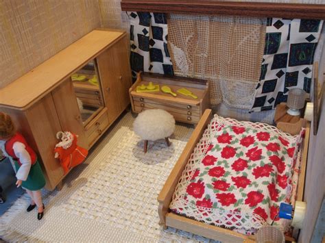 Die ddr wurden 2.2 tonnen marmelade an schweine verfüttert. 1960er DDR Puppenhaus - Schlafzimmer Hermann Rülke | Home ...