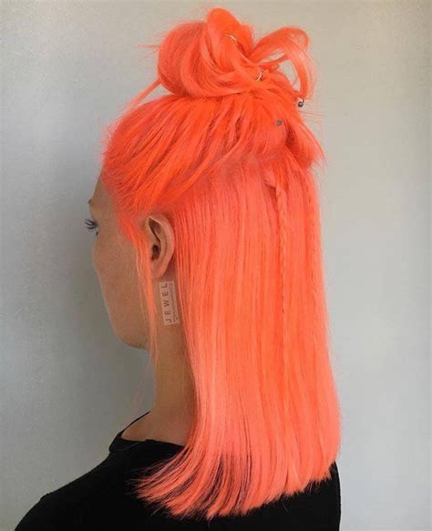 Peach hair color is easier to achieve and maintain than you think—check out advice from experts and photo keep hair looking bright like sienna miller's peach 'do. Neon Peach Hair Trend | Fashionisers