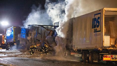 Horror Unfall auf der A7 Lkw Fahrer stirbt im brennenden Führerhaus