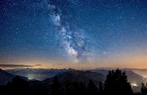 La Vía Láctea Captada Anoche Desde Los Alpes Suizos Sobre Una Altura De
