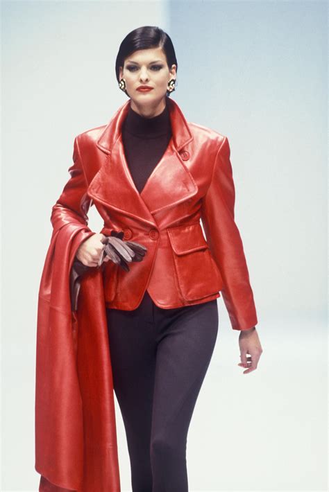 Linda Evangelista Gianfranco Ferre Runway Show Fw 1992 Fashion