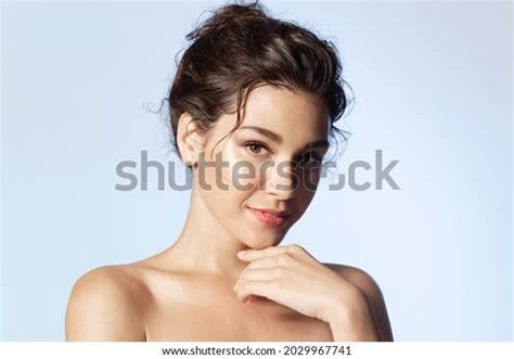 Nue Feminin Photos Et Images De Stock Shutterstock