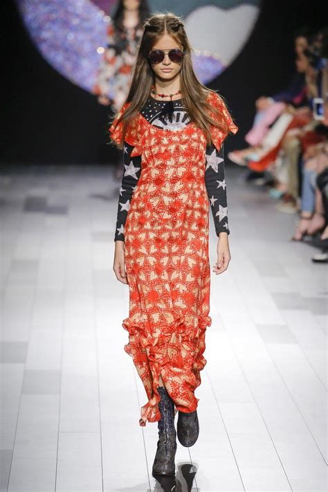 anna sui spring 2018 ready to wear collection runway looks beauty models and reviews