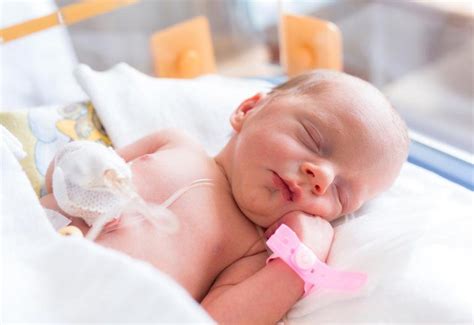 Baby Born At 33 Weeks Causes Risks And How To Care