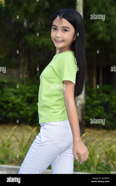 Philippines Beautiful Young Girl Posing Fotos E Imágenes De Stock Alamy