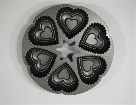 Wilton Dimensions Cast Aluminum 6 Mini Hearts Cake Pan Non Stick Bakeware 5012 4563963853