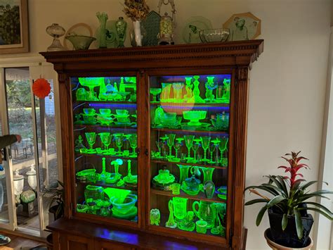 Mega Glass You Need A Display Made Of Vaseline Glass Look At How Awesome This Glow Is R