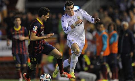 His name is gareth bale. Gareth Bale's goal for Real Madrid against Barcelona stuns ...