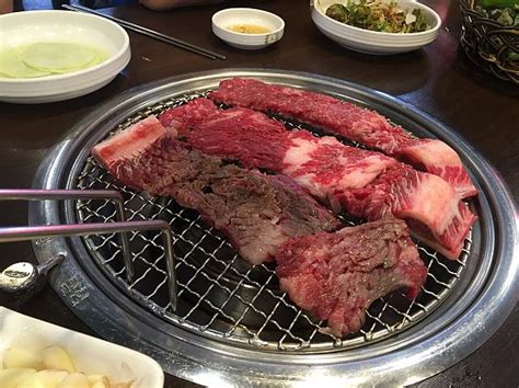 リーズナブルな値段が人気！お肉屋さんで買ったお肉をその場で焼いて食べられる！ プサンナビ