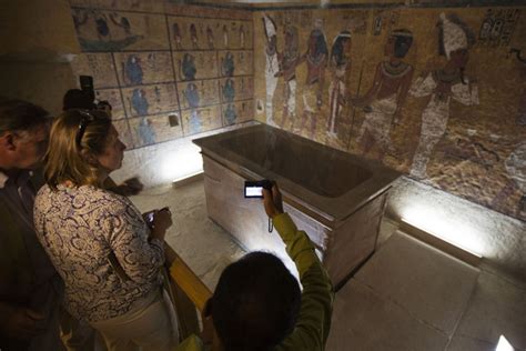 Egypt Opens Replica Of King Tuts Tomb Daily Mail Online