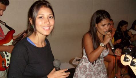 As olheiras são de família (com fama de comunista), o jeito para o râguebi nasceu na faculdade. Fotos de Simone e Simaria antes da fama viralizam | Mídia ...