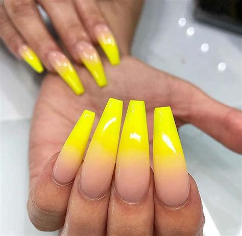 Chic Ways To Wear Yellow Acrylic Nails Stayglam