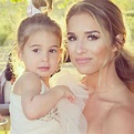 Jessie James Decker Shares Sweet Pic of Daughter Watching Her E! Show ...