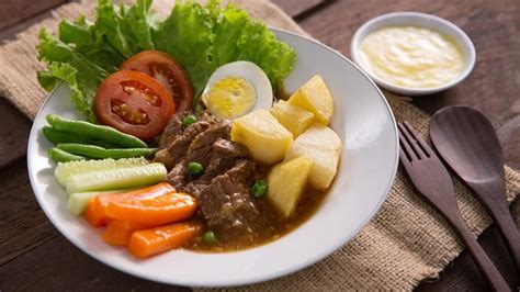 Rasanya kuahnya yang segar membuat selat solo disukai banyak orang. 6 Resep Kuliner Khas Solo yang Bisa Jadi Ide Bisnis ...