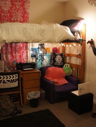 The Little Couch Under The Bunkbed Is Pretty Cute Cozy Cool Dorm Rooms Lofted Dorm Beds Dorm