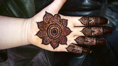 Unique Flower Mehndi Design For Your Beautiful Hand Mehndi Design For