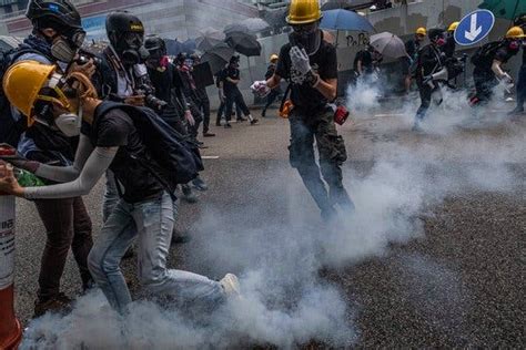 Hong Kong Protesters Clash With Police After Defying Ban The New York