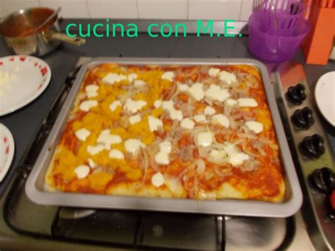 cucina con M.E.: PIZZA BONCI CON ZUCCA CIPOLLA E SALSICCIA