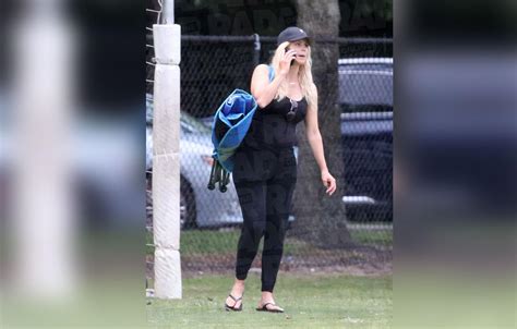 Tiger Woods Ex Wife Elin Nordegren Is Pregnant Shows Off Bump Pics My