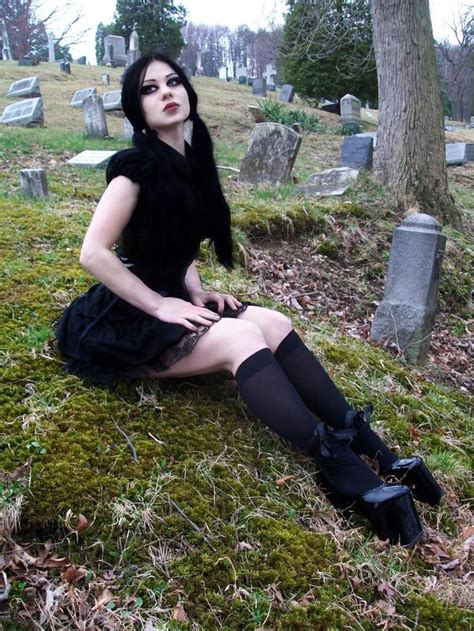 Pin By Vampirefreaks On Tombstones Graveyards Gargoyles And Crypts Goth Beauty Dark Beauty