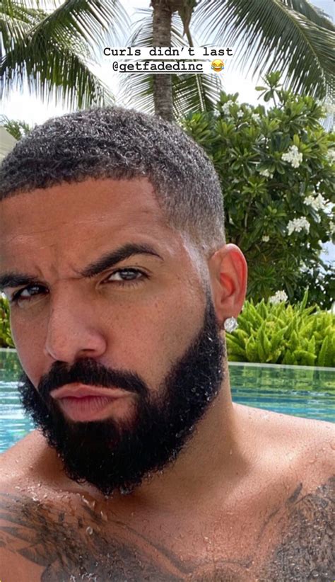 Photo Drake Shows Off His Abs In Shirtless Selfie Photo