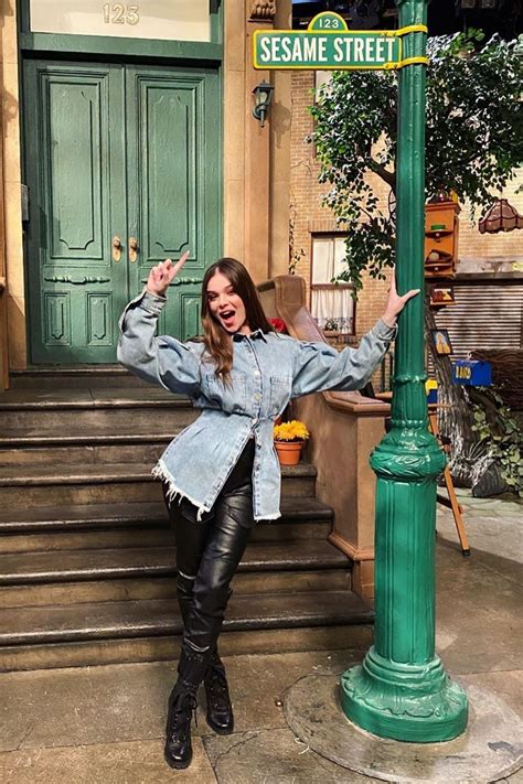 Hailee Steinfeld Sesame Street Guest Appearance February 25 2020 Star Style