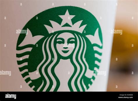 Starbucks Logo Nahaufnahme Fotos Und Bildmaterial In Hoher Auflösung