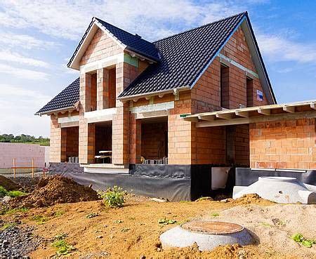 Ganz gleich, ob sie sich für das fertighaus ist schnell gebaut. Haus bauen Tipps Hausbau planen Bauherren Tipps in 2020 ...