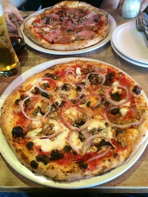 Famoso Neapolitan Pizzeria En Calgary 1 Opiniones Y 5 Fotos